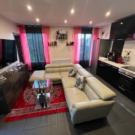 Zekri Apartment ลิวรี-การ์กอง ภายนอก รูปภาพ