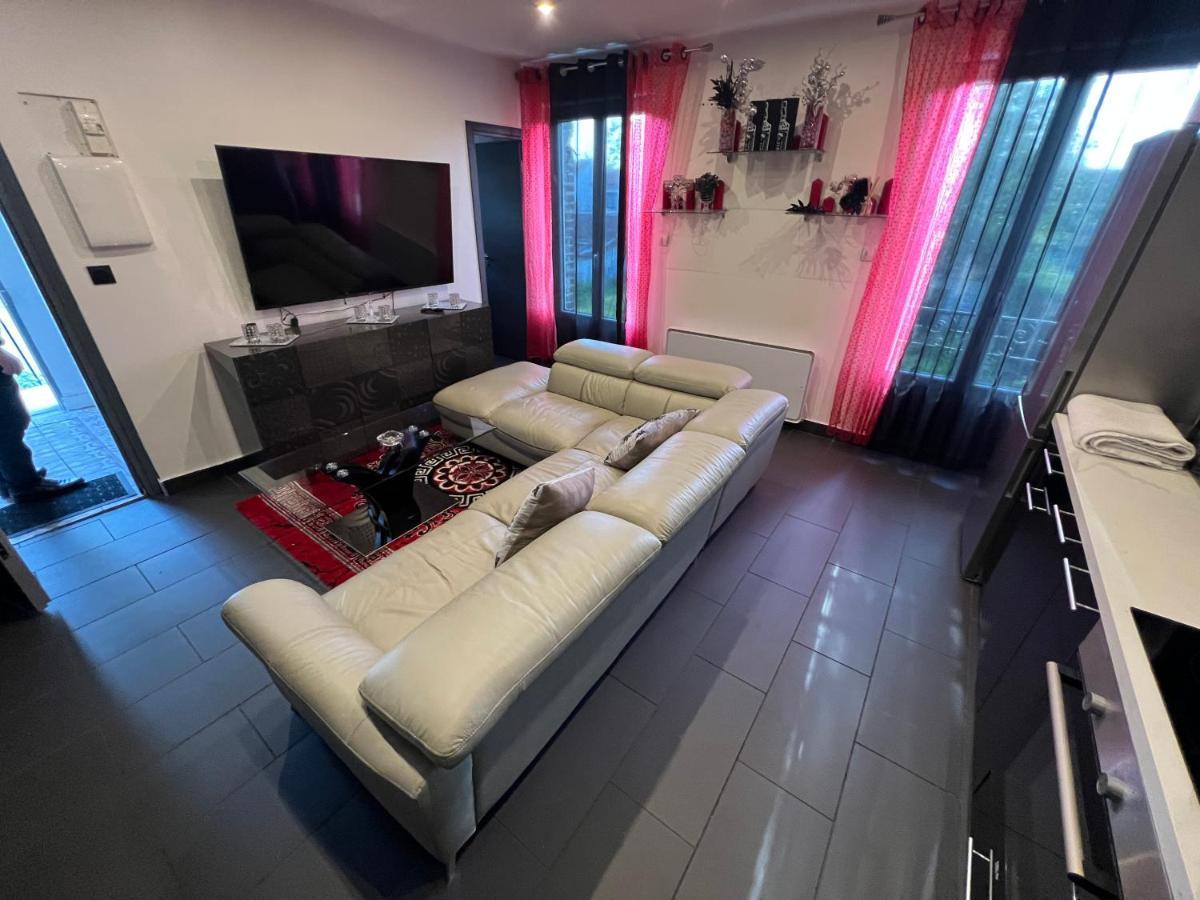 Zekri Apartment ลิวรี-การ์กอง ภายนอก รูปภาพ