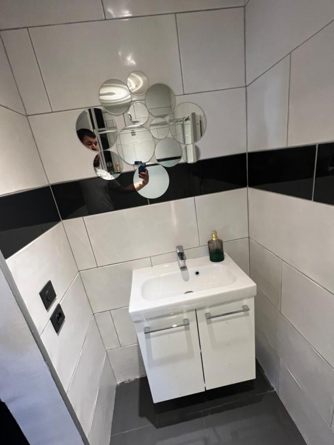 Zekri Apartment ลิวรี-การ์กอง ภายนอก รูปภาพ