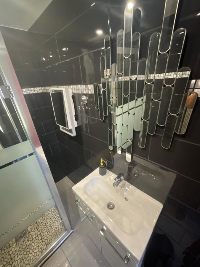 Zekri Apartment ลิวรี-การ์กอง ภายนอก รูปภาพ