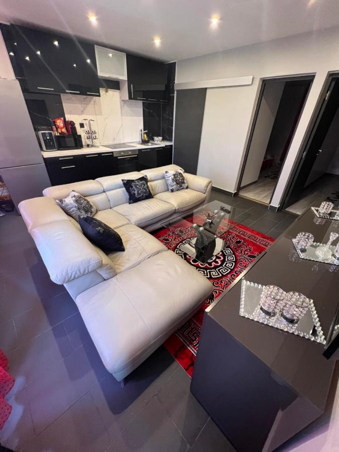 Zekri Apartment ลิวรี-การ์กอง ภายนอก รูปภาพ