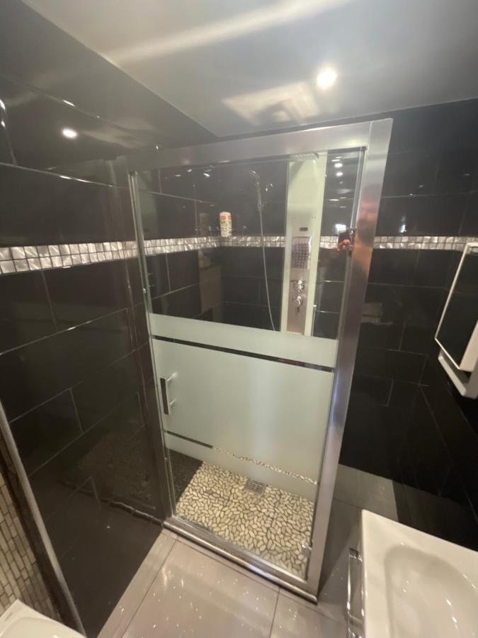 Zekri Apartment ลิวรี-การ์กอง ภายนอก รูปภาพ